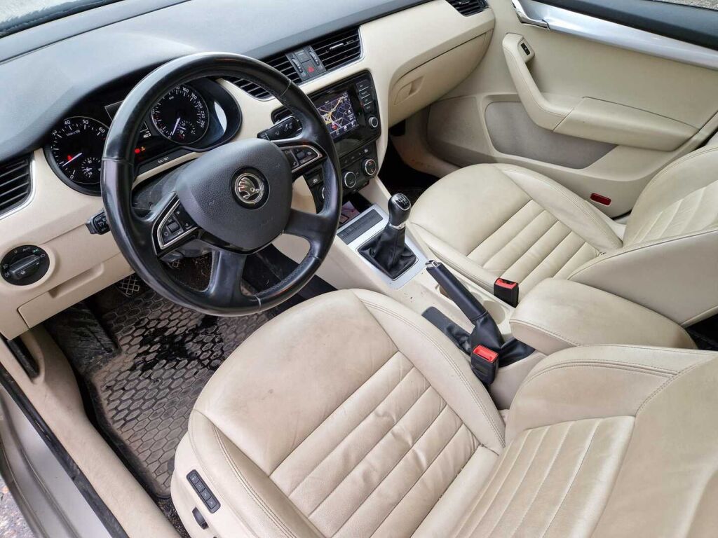 Skoda Octavia 2015 1,8 TSI Elegance / Nahkaverhous/ Muistipenkki/Xenonit
