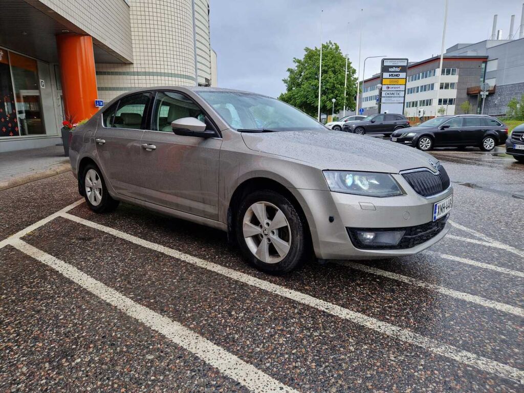 Skoda Octavia 2015 1,8 TSI Elegance / Nahkaverhous/ Muistipenkki/Xenonit