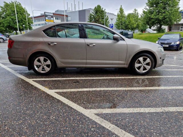 Skoda Octavia 2015 1,8 TSI Elegance / Nahkaverhous/ Muistipenkki/Xenonit
