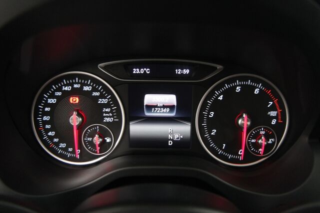 Mercedes-Benz A 2016 180 A Premium Business / 1-omistaja / Kattoluukku / Kamera / Webasto / Juuri huollettu