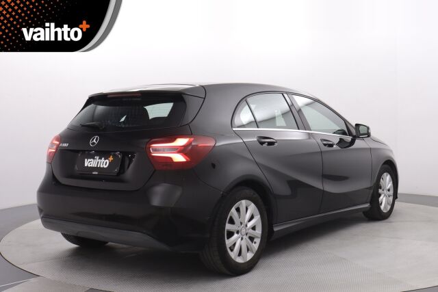 Mercedes-Benz A 2016 180 A Premium Business / 1-omistaja / Kattoluukku / Kamera / Webasto / Juuri huollettu