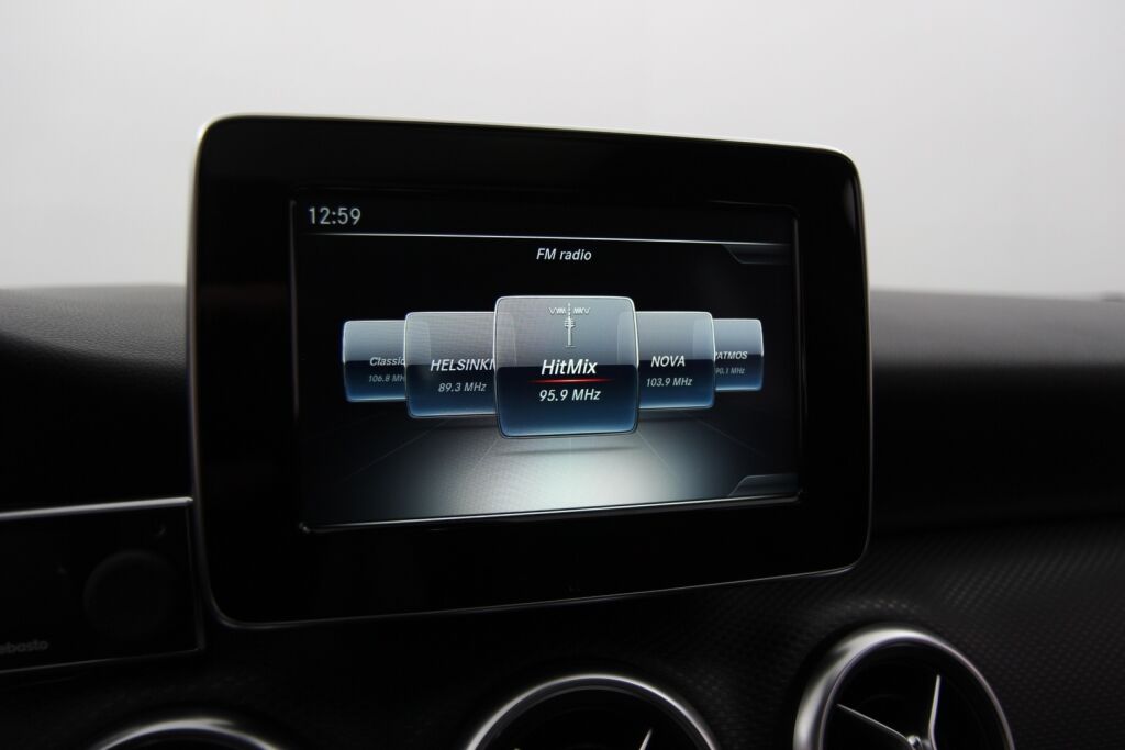 Mercedes-Benz A 2016 180 A Premium Business / 1-omistaja / Kattoluukku / Kamera / Webasto / Juuri huollettu
