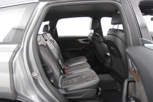 Audi Q7 2017 Business 3,0 V6 TDI e-tron quattro tiptron / Webasto / Kääntyvä koukku / Suomi-auto / Yksi omistaja / Matrix LED-ajovalot