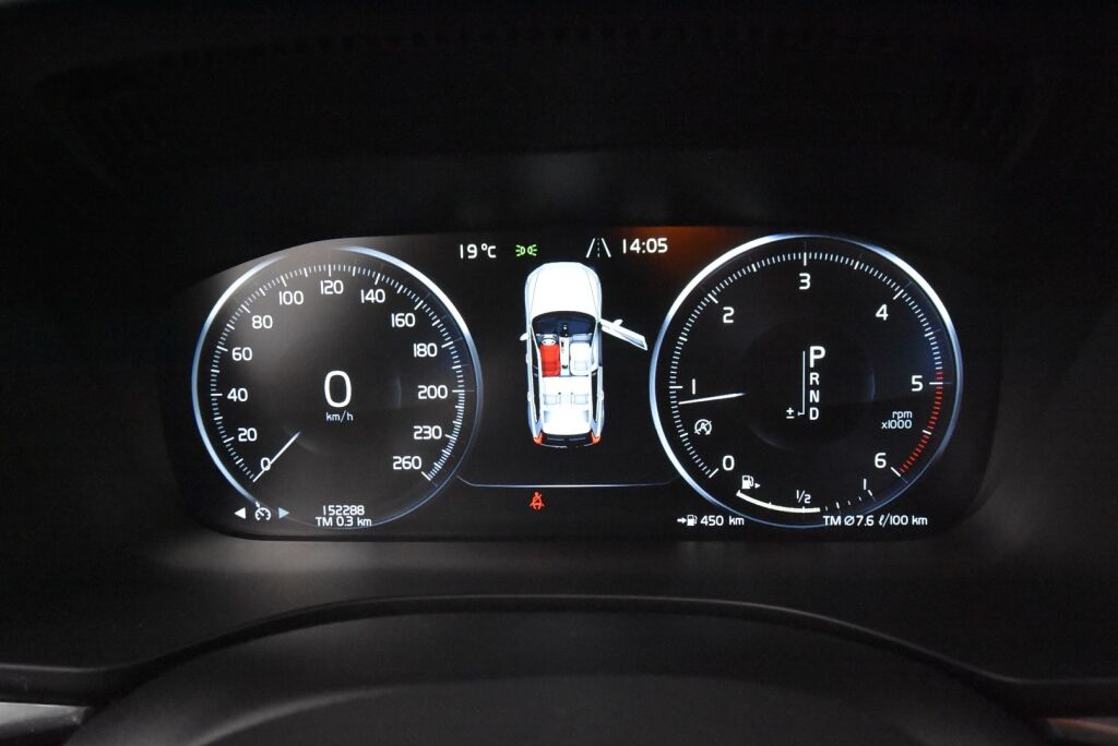 Volvo XC60 2018 D4 AWD Momentum aut / Webasto / Suomi-auto / Koukku / Navi / Keyless / Kaistavahti / Ratinlämmitin