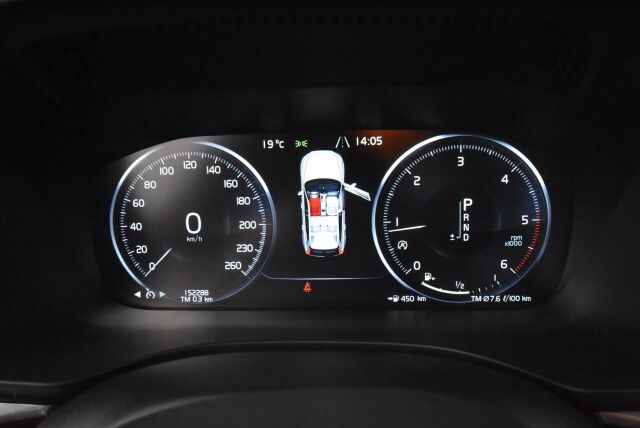 Volvo XC60 2018 D4 AWD Momentum aut / Webasto / Suomi-auto / Koukku / Navi / Keyless / Kaistavahti / Ratinlämmitin