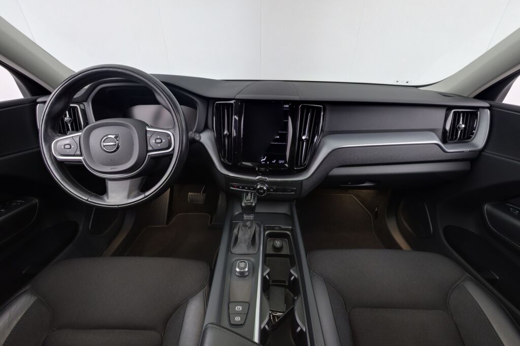Volvo XC60 2018 D4 AWD Momentum aut / Webasto / Suomi-auto / Koukku / Navi / Keyless / Kaistavahti / Ratinlämmitin