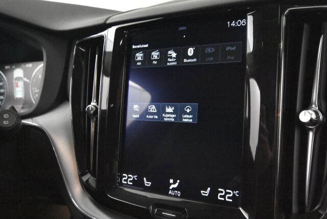 Volvo XC60 2018 D4 AWD Momentum aut / Webasto / Suomi-auto / Koukku / Navi / Keyless / Kaistavahti / Ratinlämmitin