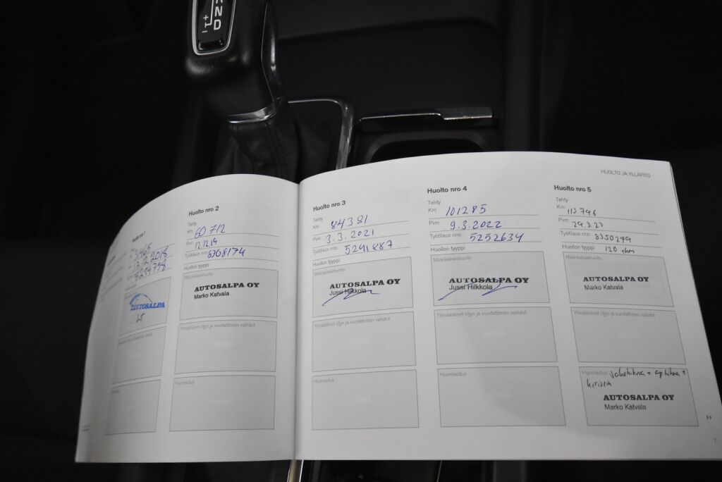 Volvo XC60 2018 D4 AWD Momentum aut / Webasto / Suomi-auto / Koukku / Navi / Keyless / Kaistavahti / Ratinlämmitin