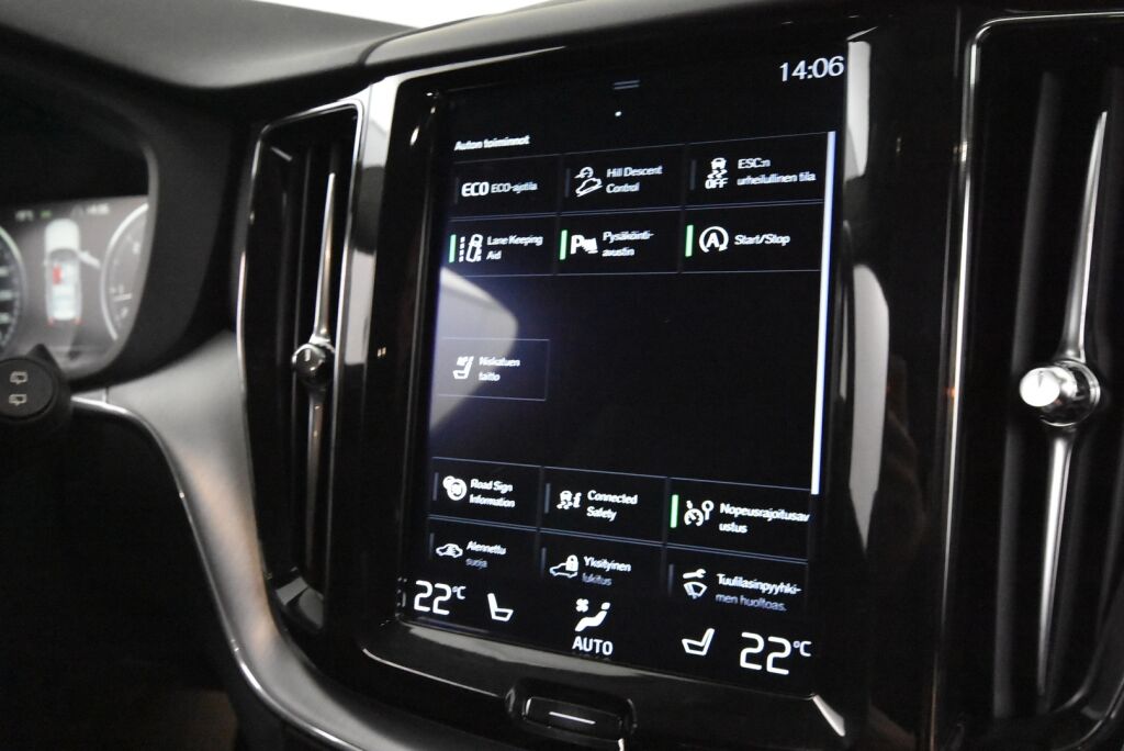Volvo XC60 2018 D4 AWD Momentum aut / Webasto / Suomi-auto / Koukku / Navi / Keyless / Kaistavahti / Ratinlämmitin