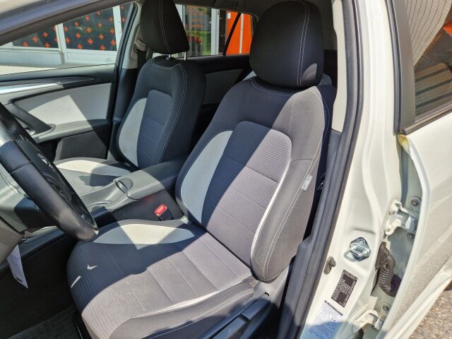 Toyota Avensis 2018 1,8 Valvematic Active Edt Touring S A / LED-ajovalot / Navigointi / Vetokoukku / Juuri huollettu