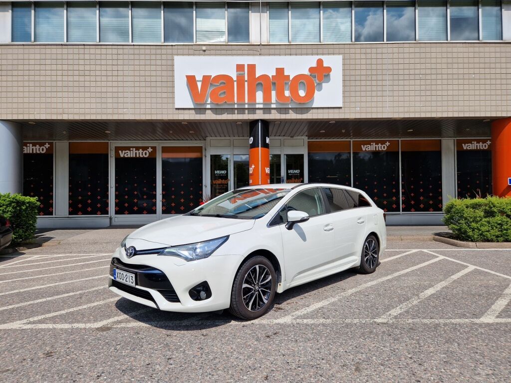 Toyota Avensis 2018 1,8 Valvematic Active Edt Touring S A / LED-ajovalot / Navigointi / Vetokoukku / Juuri huollettu