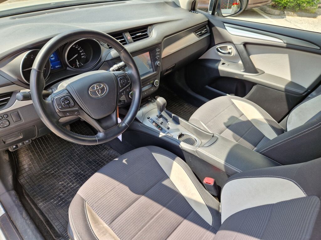 Toyota Avensis 2018 1,8 Valvematic Active Edt Touring S A / LED-ajovalot / Navigointi / Vetokoukku / Juuri huollettu