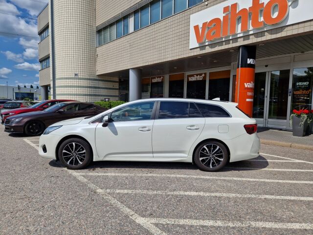 Toyota Avensis 2018 1,8 Valvematic Active Edt Touring S A / LED-ajovalot / Navigointi / Vetokoukku / Juuri huollettu