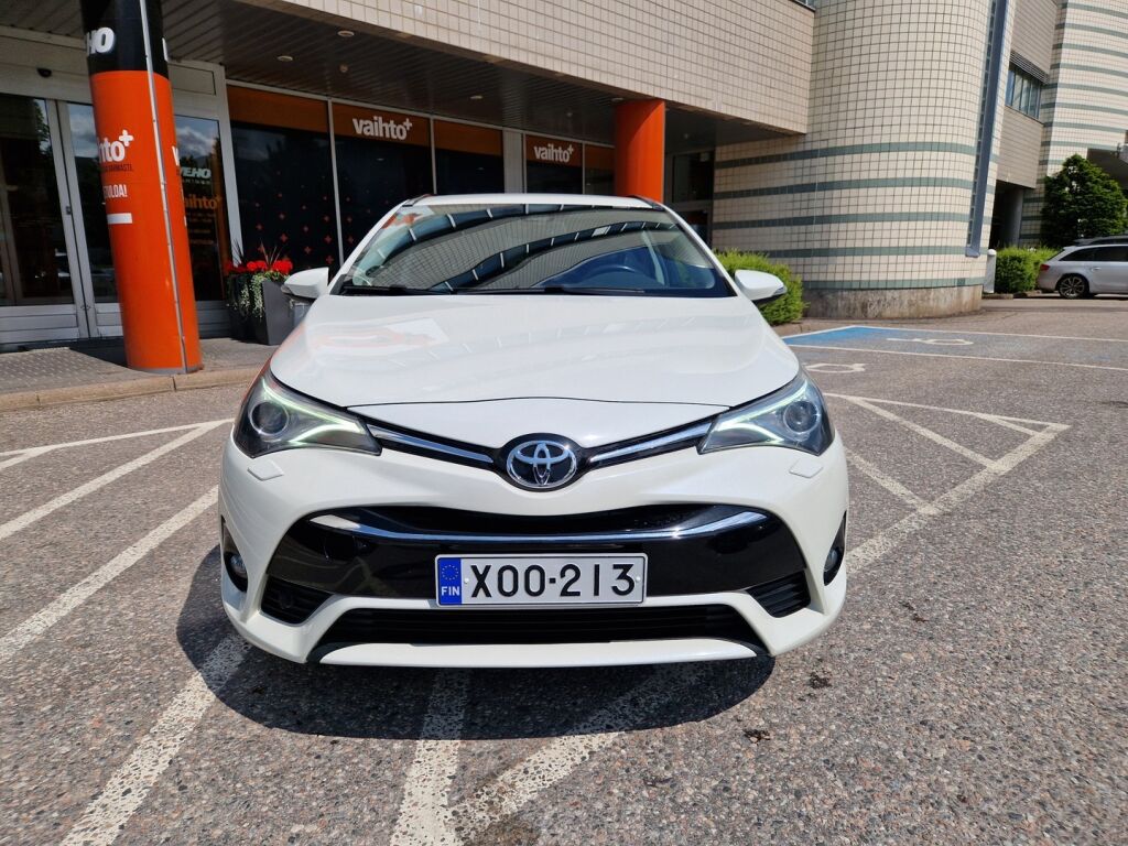 Toyota Avensis 2018 1,8 Valvematic Active Edt Touring S A / LED-ajovalot / Navigointi / Vetokoukku / Juuri huollettu