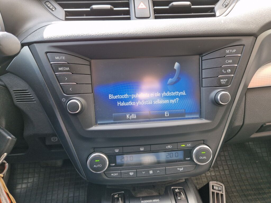 Toyota Avensis 2018 1,8 Valvematic Active Edt Touring S A / LED-ajovalot / Navigointi / Vetokoukku / Juuri huollettu