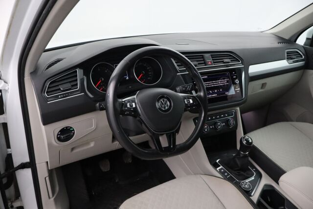 Volkswagen Tiguan 2018 Comfortline 2,0 TDI 110 kW 4MOTION / Suomiauto / Adapt. vakkari / Webasto / Sähk. vetokoukku - RAHOITUS TÄHÄN AUTOON VAIN 3.99% - 