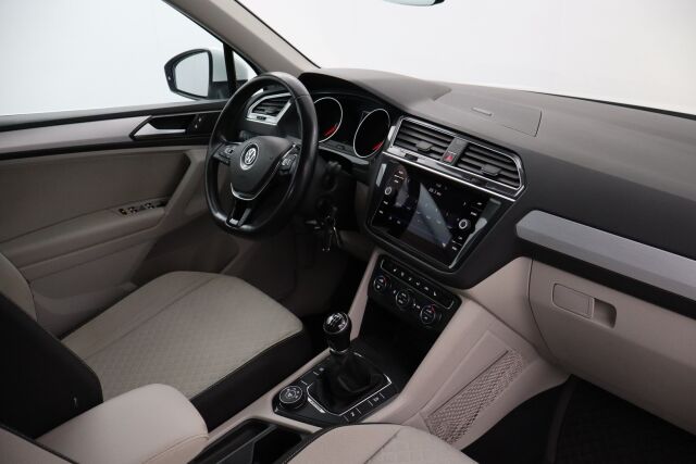 Volkswagen Tiguan 2018 Comfortline 2,0 TDI 110 kW 4MOTION / Suomiauto / Adapt. vakkari / Webasto / Sähk. vetokoukku - RAHOITUS TÄHÄN AUTOON VAIN 3.99% - 