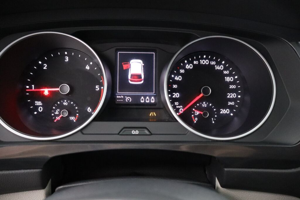 Volkswagen Tiguan 2018 Comfortline 2,0 TDI 110 kW 4MOTION / Suomiauto / Adapt. vakkari / Webasto / Sähk. vetokoukku - RAHOITUS TÄHÄN AUTOON VAIN 3.99% - 