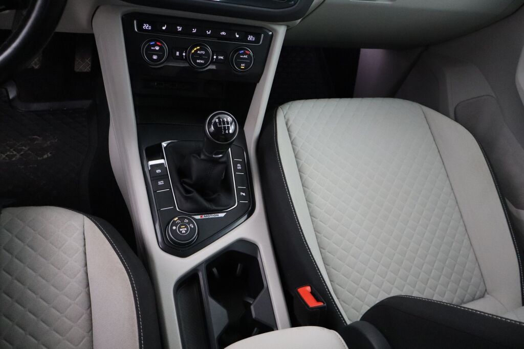 Volkswagen Tiguan 2018 Comfortline 2,0 TDI 110 kW 4MOTION / Suomiauto / Adapt. vakkari / Webasto / Sähk. vetokoukku - RAHOITUS TÄHÄN AUTOON VAIN 3.99% - 