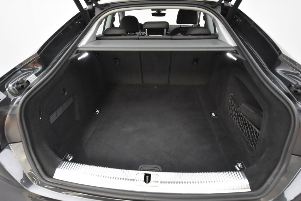 Audi A5 2018 Sportback Business Sport Comfort Edition 2,0 TFSI 140 kW S tronic MHEV / Webasto / Merkkihuoltohistoria / Koukku / Led valot /
