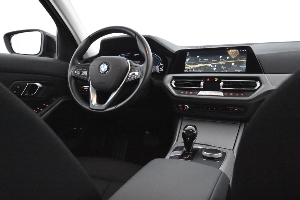 BMW 330 2021 G21 Touring 330e xDrive A Charged Edition / Suomiauto / BMW Live Cockpit Prof / Navigointi