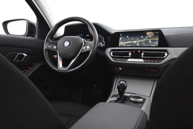 BMW 330 2021 G21 Touring 330e xDrive A Charged Edition / Suomiauto / BMW Live Cockpit Prof / Navigointi