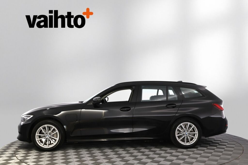 BMW 330 2021 G21 Touring 330e xDrive A Charged Edition / Suomiauto / BMW Live Cockpit Prof / Navigointi