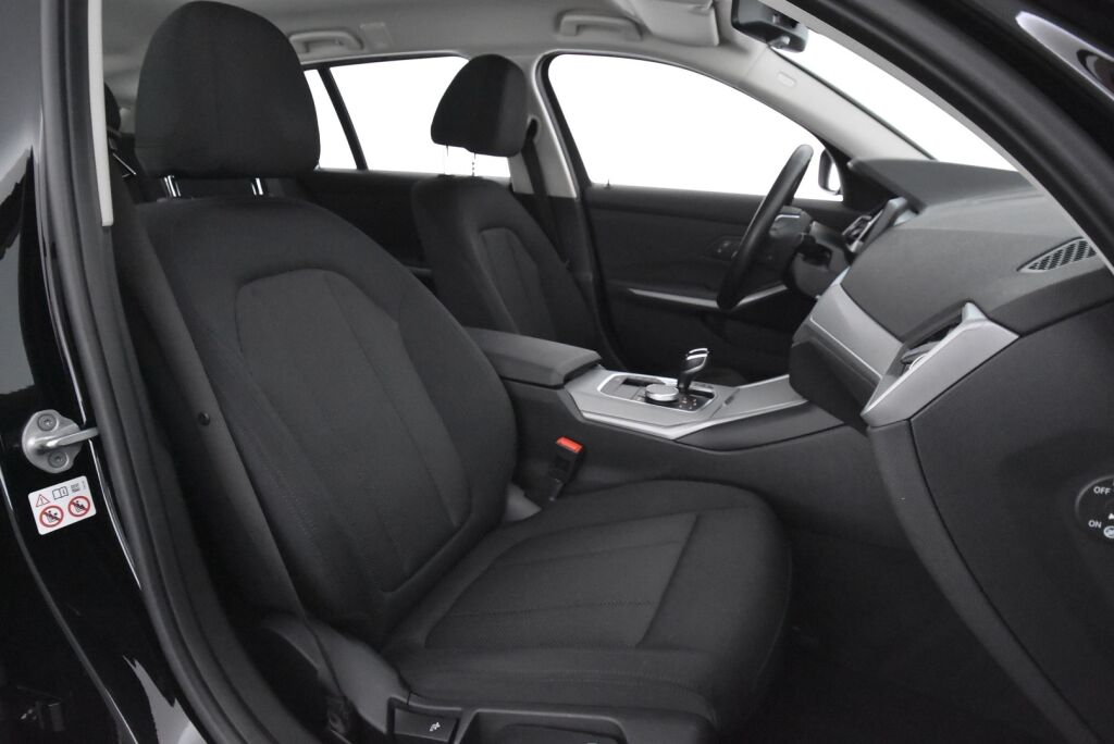 BMW 330 2021 G21 Touring 330e xDrive A Charged Edition / Suomiauto / BMW Live Cockpit Prof / Navigointi