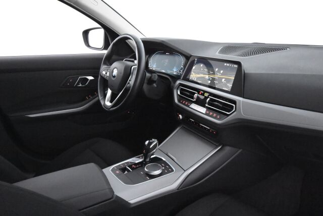 BMW 330 2021 G21 Touring 330e xDrive A Charged Edition / Suomiauto / BMW Live Cockpit Prof / Navigointi