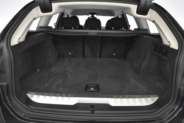 BMW 330 2021 G21 Touring 330e xDrive A Charged Edition / Suomiauto / BMW Live Cockpit Prof / Navigointi