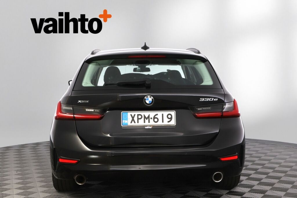 BMW 330 2021 G21 Touring 330e xDrive A Charged Edition / Suomiauto / BMW Live Cockpit Prof / Navigointi