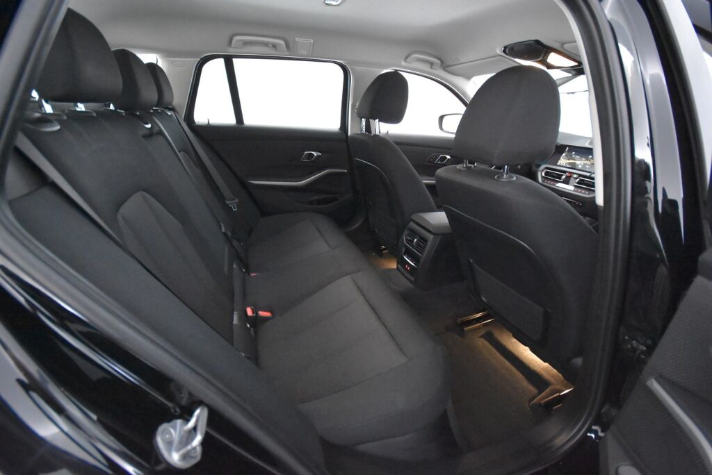 BMW 330 2021 G21 Touring 330e xDrive A Charged Edition / Suomiauto / BMW Live Cockpit Prof / Navigointi