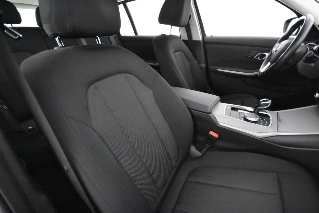 BMW 330 2021 G21 Touring 330e xDrive A Charged Edition / Suomiauto / BMW Live Cockpit Prof / Navigointi