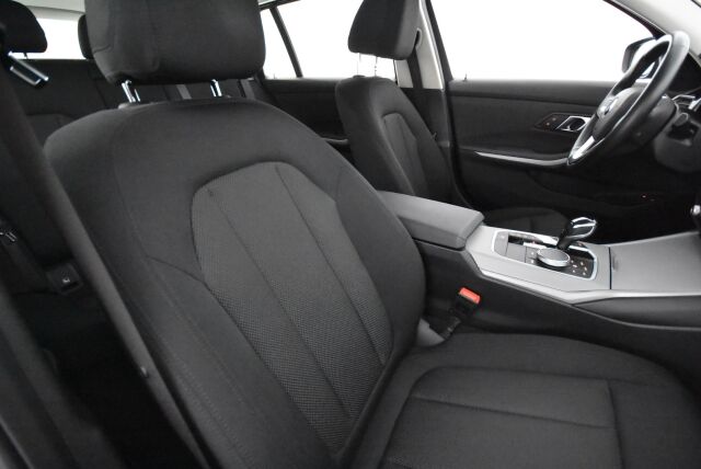 BMW 330 2021 G21 Touring 330e xDrive A Charged Edition / Suomiauto / BMW Live Cockpit Prof / Navigointi