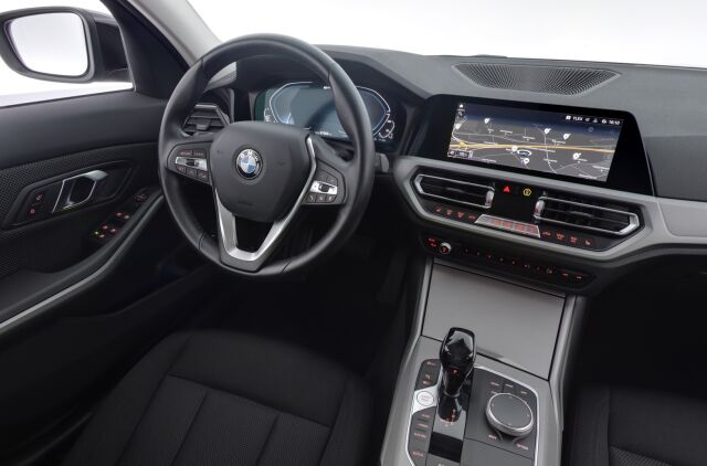 BMW 330 2021 G21 Touring 330e xDrive A Charged Edition / Suomiauto / BMW Live Cockpit Prof / Navigointi