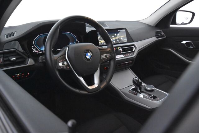 BMW 330 2021 G21 Touring 330e xDrive A Charged Edition / Suomiauto / BMW Live Cockpit Prof / Navigointi