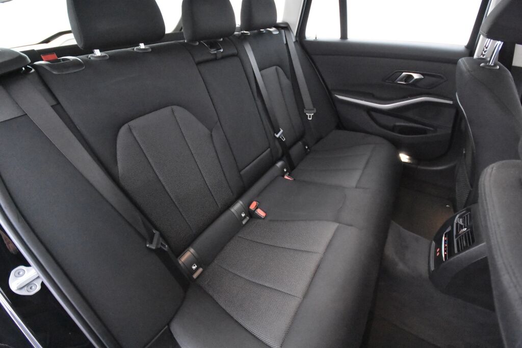 BMW 330 2021 G21 Touring 330e xDrive A Charged Edition / Suomiauto / BMW Live Cockpit Prof / Navigointi