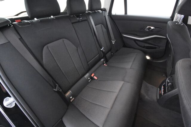 BMW 330 2021 G21 Touring 330e xDrive A Charged Edition / Suomiauto / BMW Live Cockpit Prof / Navigointi