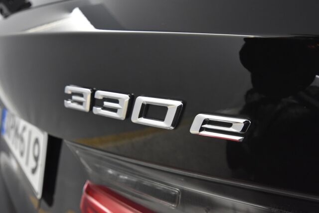 BMW 330 2021 G21 Touring 330e xDrive A Charged Edition / Suomiauto / BMW Live Cockpit Prof / Navigointi