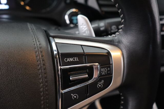 Mitsubishi Outlander PHEV 2019 Instyle 4WD 5P / Merkkihuollettu / Vetokoukku / Remote control / Timantti nahat / Keyless Go / LEDit / 360° / BLIS