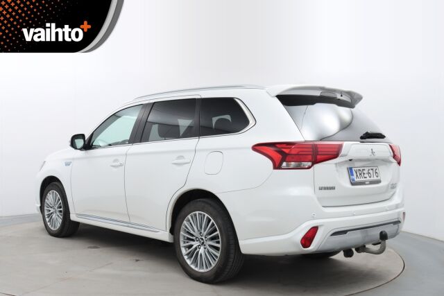 Mitsubishi Outlander PHEV 2019 Instyle 4WD 5P / Merkkihuollettu / Vetokoukku / Remote control / Timantti nahat / Keyless Go / LEDit / 360° / BLIS