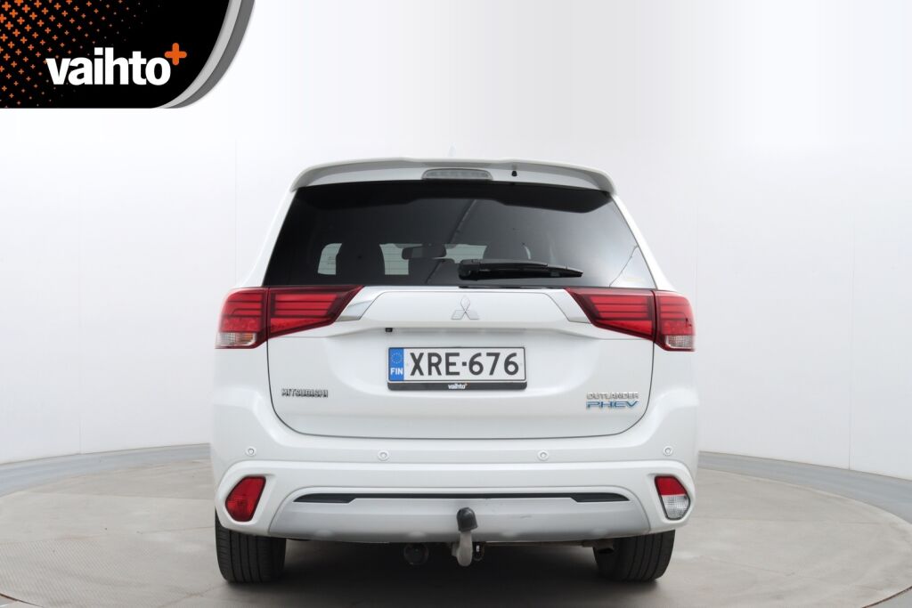 Mitsubishi Outlander PHEV 2019 Instyle 4WD 5P / Merkkihuollettu / Vetokoukku / Remote control / Timantti nahat / Keyless Go / LEDit / 360° / BLIS