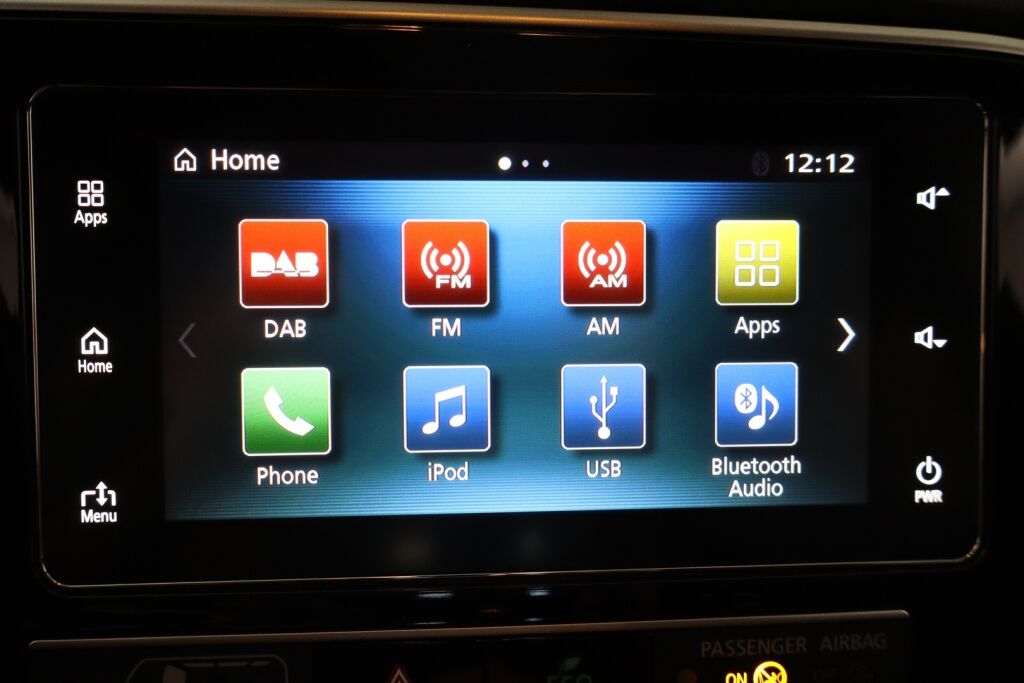 Mitsubishi Outlander PHEV 2019 Instyle 4WD 5P / Merkkihuollettu / Vetokoukku / Remote control / Timantti nahat / Keyless Go / LEDit / 360° / BLIS