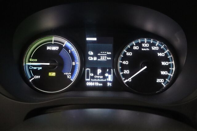 Mitsubishi Outlander PHEV 2019 Instyle 4WD 5P / Merkkihuollettu / Vetokoukku / Remote control / Timantti nahat / Keyless Go / LEDit / 360° / BLIS