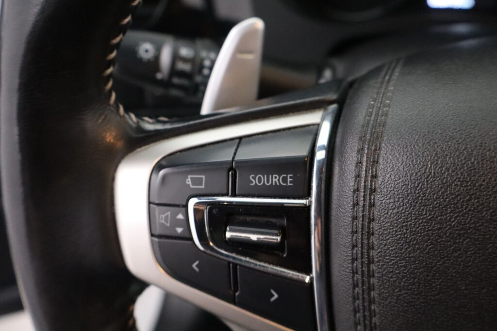 Mitsubishi Outlander PHEV 2019 Instyle 4WD 5P / Merkkihuollettu / Vetokoukku / Remote control / Timantti nahat / Keyless Go / LEDit / 360° / BLIS