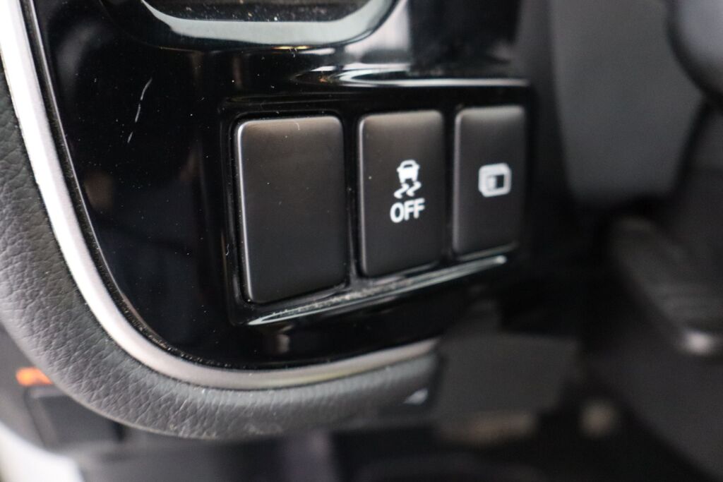 Mitsubishi Outlander PHEV 2019 Instyle 4WD 5P / Merkkihuollettu / Vetokoukku / Remote control / Timantti nahat / Keyless Go / LEDit / 360° / BLIS