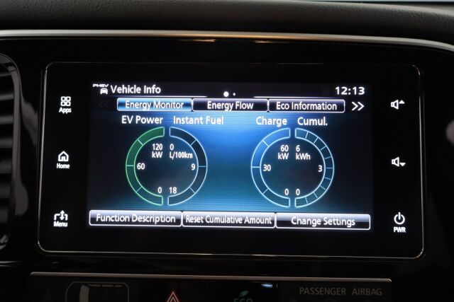 Mitsubishi Outlander PHEV 2019 Instyle 4WD 5P / Merkkihuollettu / Vetokoukku / Remote control / Timantti nahat / Keyless Go / LEDit / 360° / BLIS