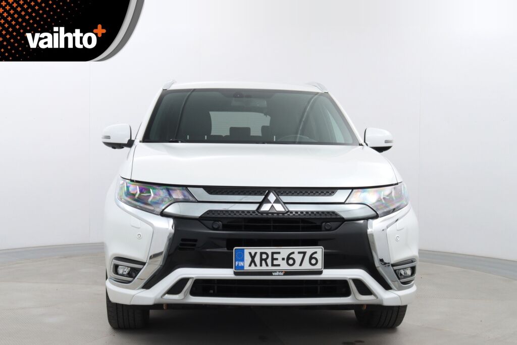 Mitsubishi Outlander PHEV 2019 Instyle 4WD 5P / Merkkihuollettu / Vetokoukku / Remote control / Timantti nahat / Keyless Go / LEDit / 360° / BLIS