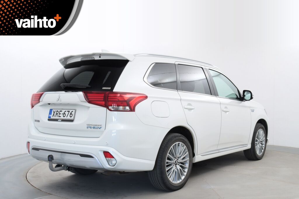 Mitsubishi Outlander PHEV 2019 Instyle 4WD 5P / Merkkihuollettu / Vetokoukku / Remote control / Timantti nahat / Keyless Go / LEDit / 360° / BLIS