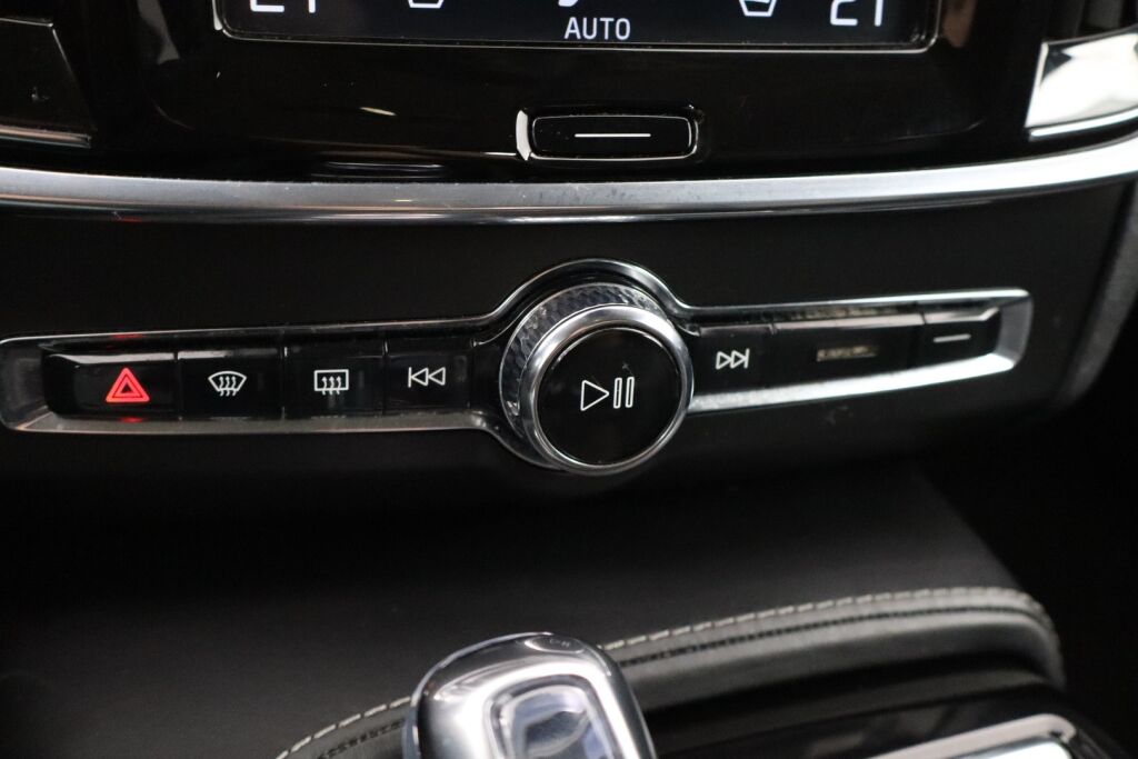 Volvo V90 2019 T8 AWD Business R-Design aut. / Adapt. vakk / Thors hammer / VOC / Navi / KeylessGO /